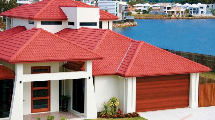 What should I look for when hiring roofing contractors and roofing companies?