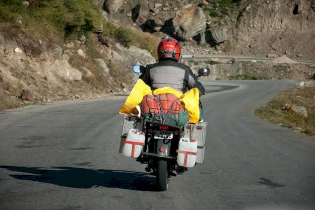 7 proven methods to reduce the luggage clusters on your motorcycle road trip.
