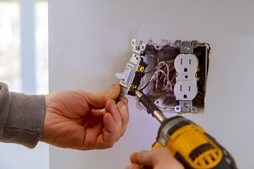 Advantages Of Hiring Qualified Electrician
