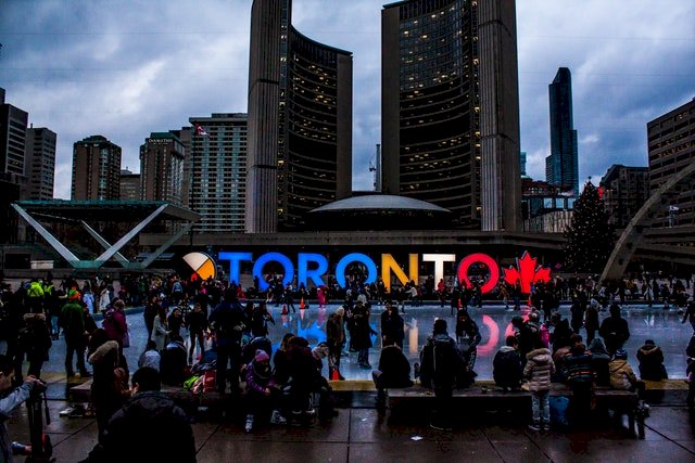 The Pros and Cons of Expat Life in Toronto