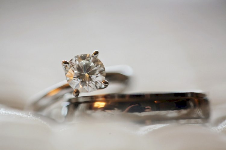 What shape diamond is best for engagement rings?